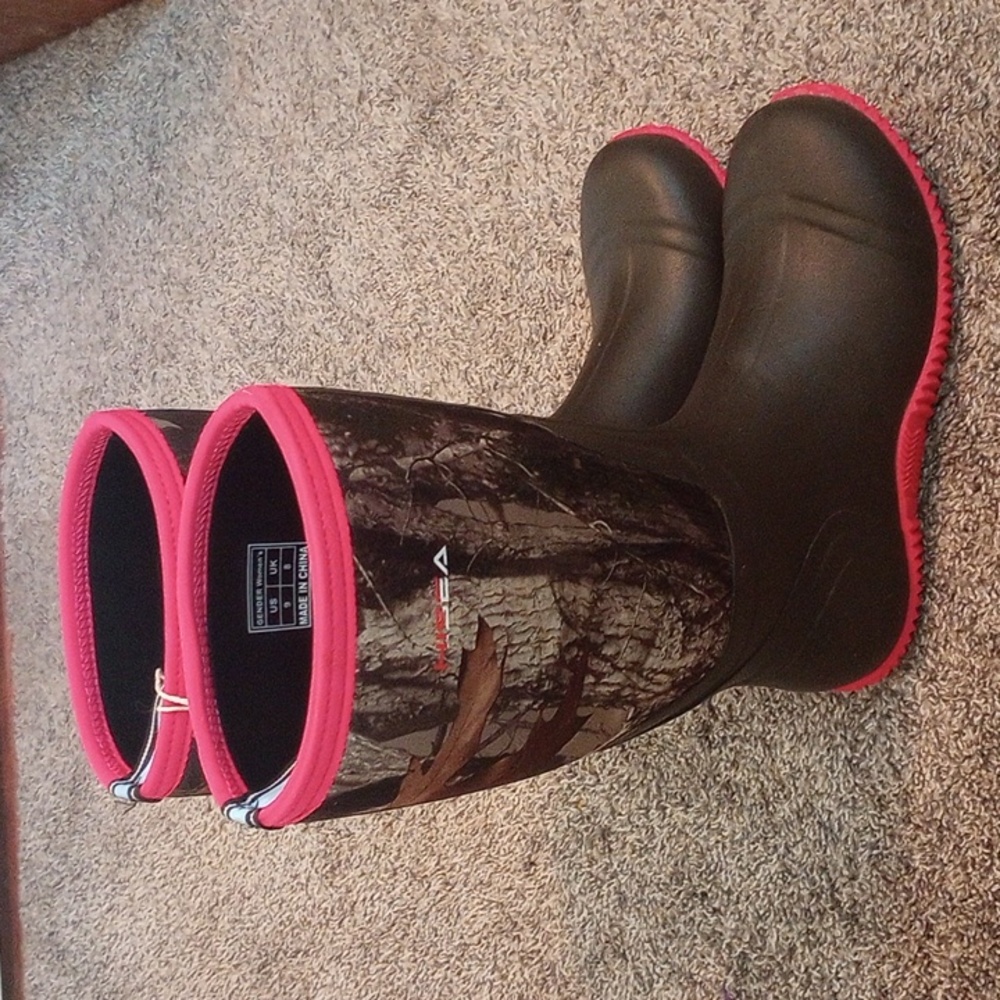 Women's size 9 muck Boots